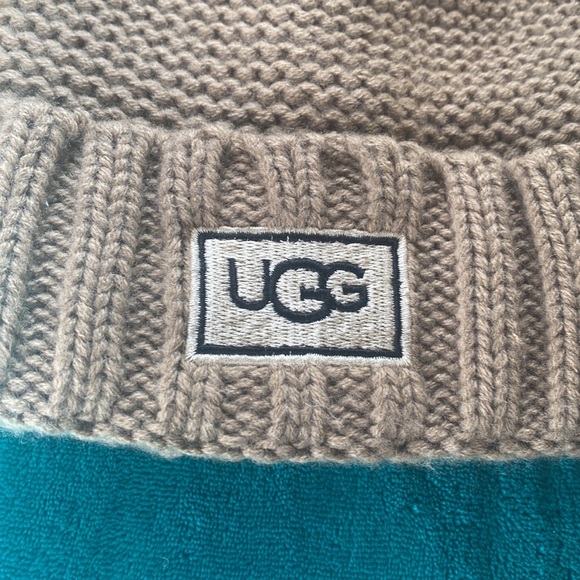 Never worn- UGG beanie - Picture 3 of 4